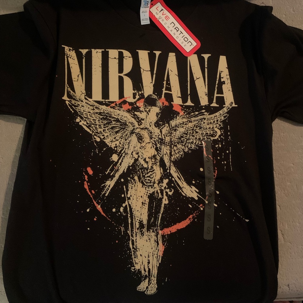 Small nirvana band tshirt